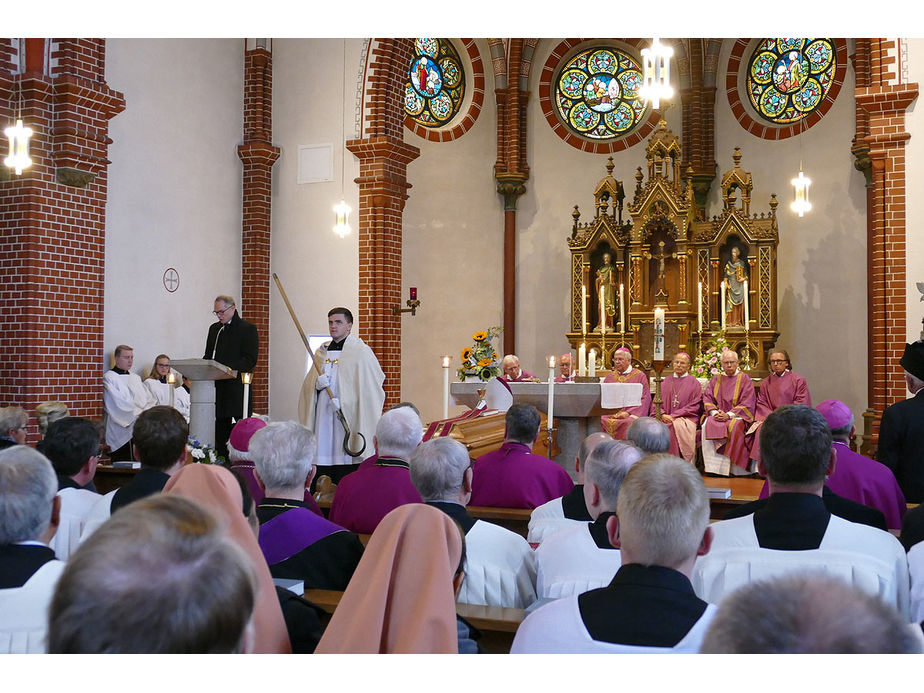 Pontifikalrequiem und Beisetzung von Weihbischof em. Johannes Kapp (Foto: Karl-Franz Thiede)